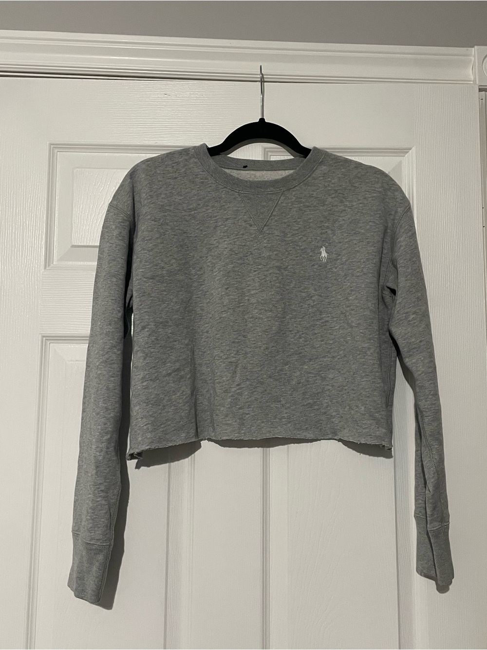 Cropped grey polo crewneck
